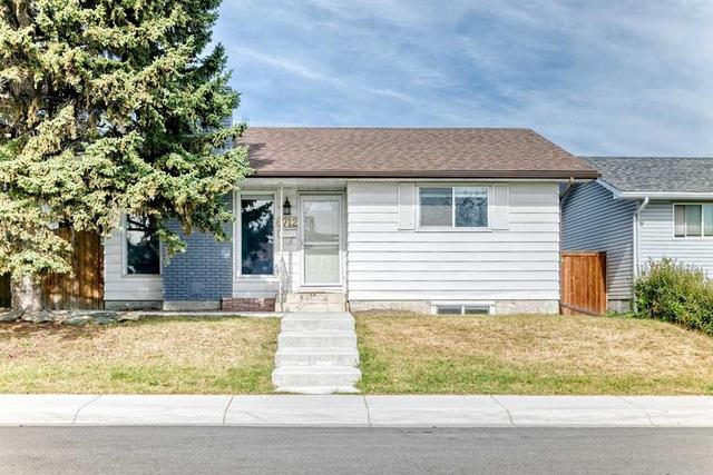6712 23 Avenue NE Calgary, AB T1Y 1V4