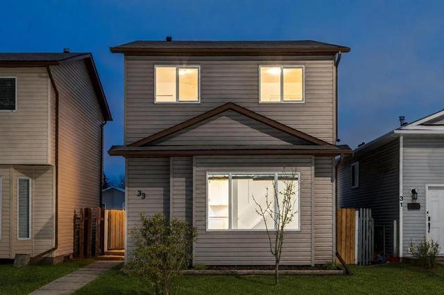 33 Martindale Court NE Calgary, AB T3J 2V8