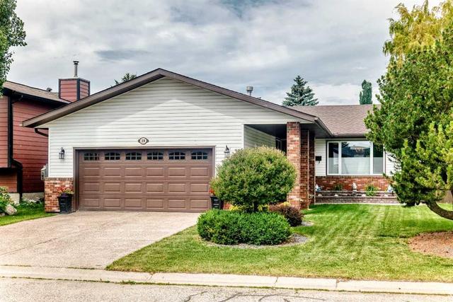 39 Deer Run Place SE Calgary, AB T2J 5R2