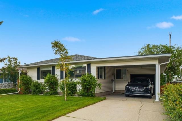 4752 Nipawin Crescent NW Calgary, AB T2K 2H9