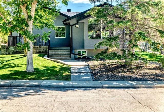 2024 Chicoutimi Drive NW Calgary, AB T2L 0V7