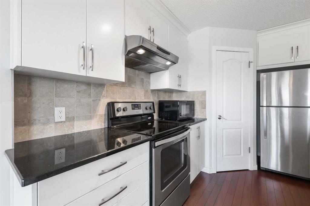 159 Auburn Meadows Place Se, Calgary, AB - Indoor Photo Showing Kitchen With Upgraded Kitchen