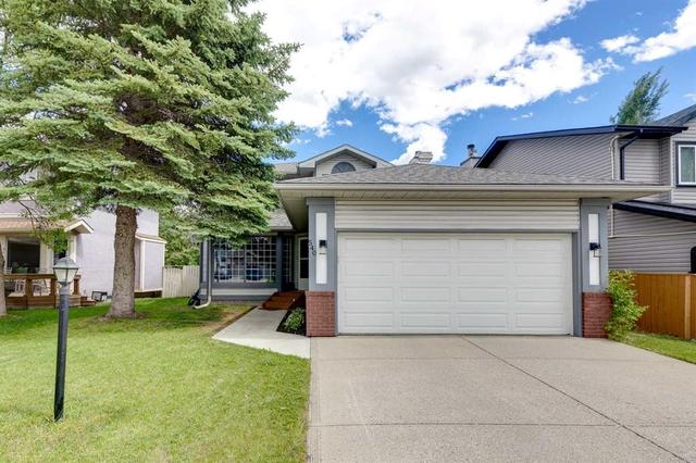 540 Shawinigan Drive SW Calgary, AB T2Y 2G1