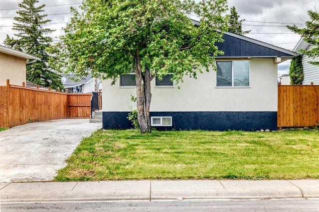 611 Penbrooke Road SE Calgary, AB T2A 3S9