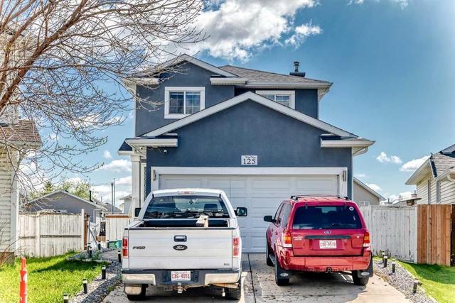 125 Coral Springs Bay NE Calgary, AB T3J 3P4