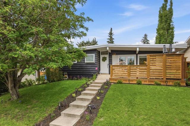 3720 58 Avenue SW Calgary, AB T3E 5H6