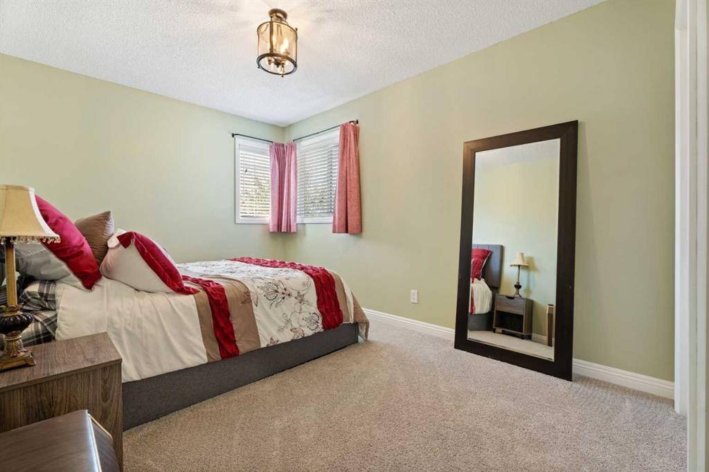 161 Cranleigh Bay Se, Calgary, AB - Indoor Photo Showing Bedroom