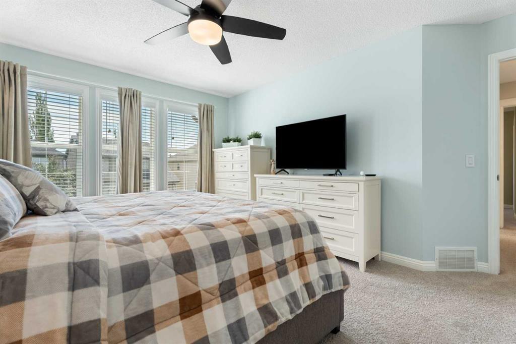 161 Cranleigh Bay Se, Calgary, AB - Indoor Photo Showing Bedroom