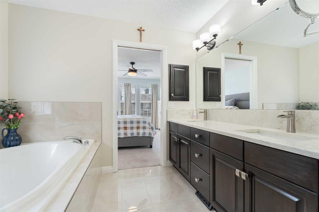 161 Cranleigh Bay Se, Calgary, AB - Indoor Photo Showing Bathroom