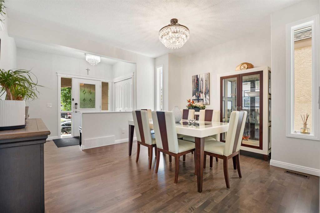 161 Cranleigh Bay Se, Calgary, AB - Indoor Photo Showing Dining Room