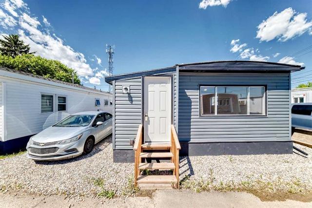 30-2106 50 Street SE Calgary, AB T2B 1M7