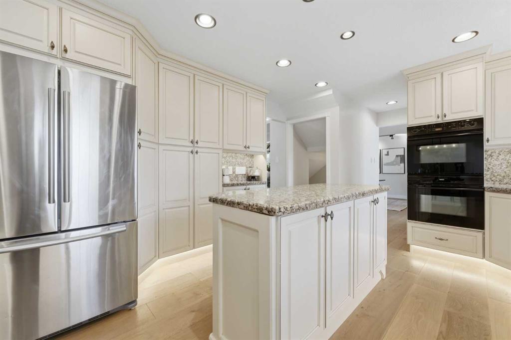 20 Mapleglade Close Se, Calgary, AB - Indoor Photo Showing Kitchen With Upgraded Kitchen