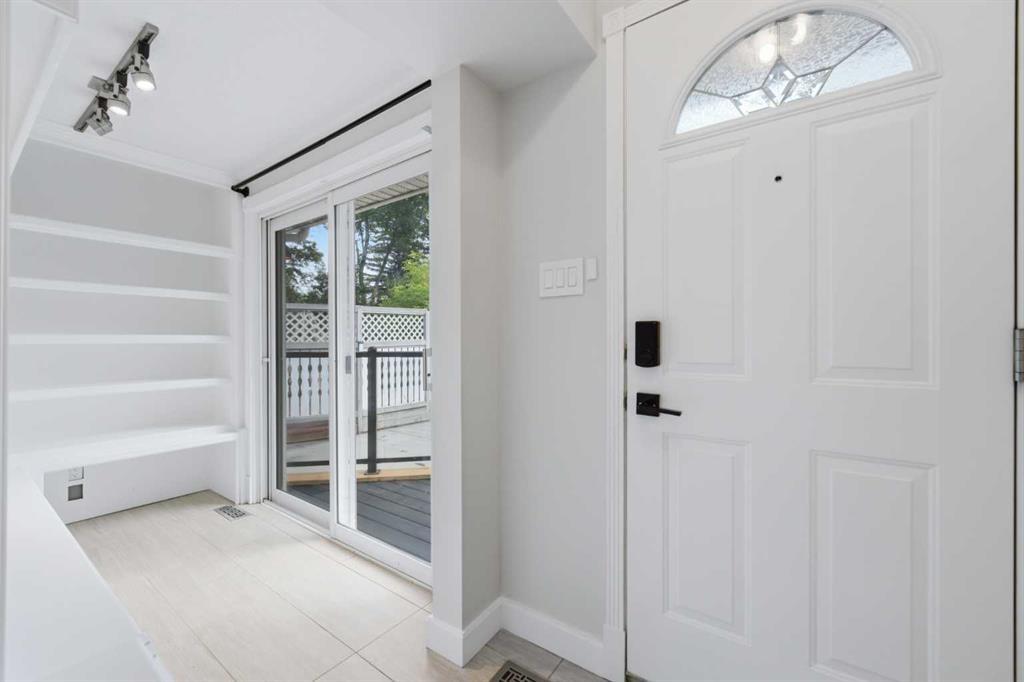 20 Mapleglade Close Se, Calgary, AB - Indoor Photo Showing Other Room