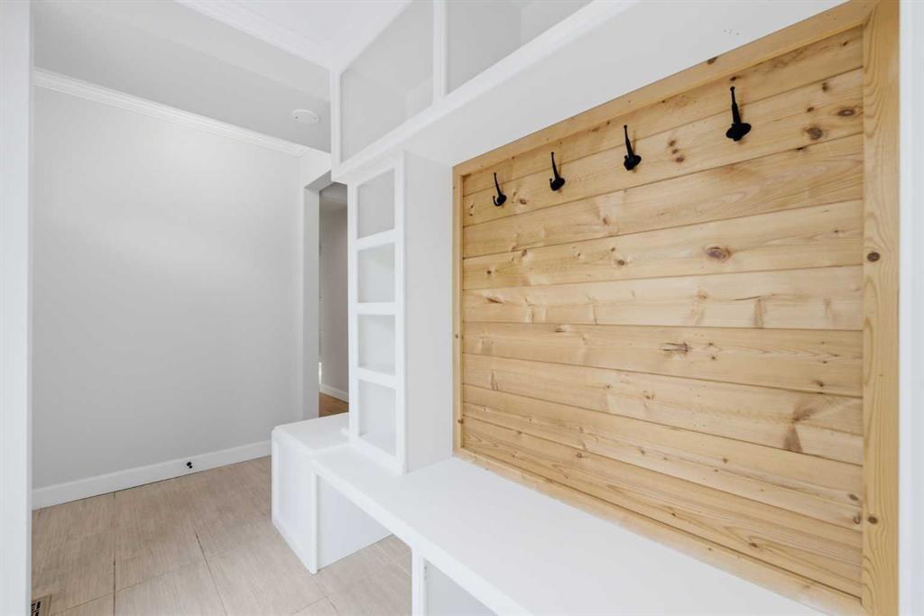 20 Mapleglade Close Se, Calgary, AB - Indoor Photo Showing Other Room