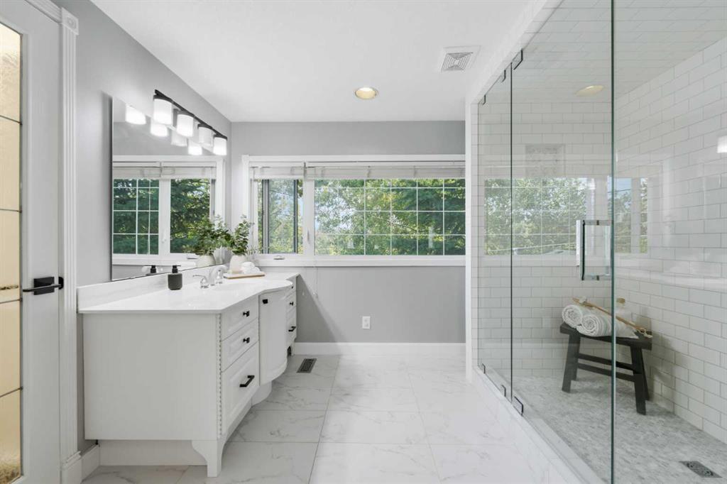 20 Mapleglade Close Se, Calgary, AB - Indoor Photo Showing Bathroom