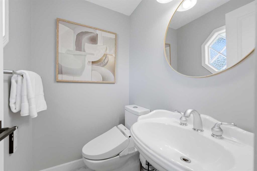 20 Mapleglade Close Se, Calgary, AB - Indoor Photo Showing Bathroom