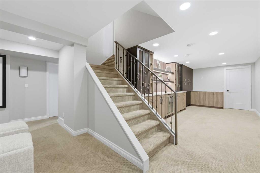 20 Mapleglade Close Se, Calgary, AB - Indoor Photo Showing Other Room