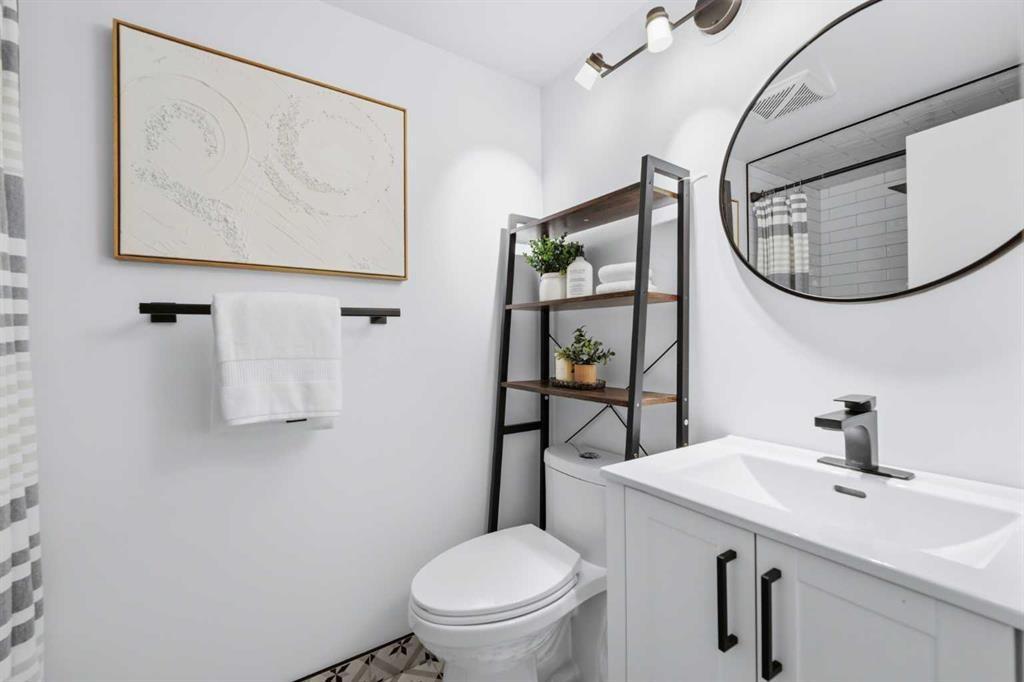 20 Mapleglade Close Se, Calgary, AB - Indoor Photo Showing Bathroom
