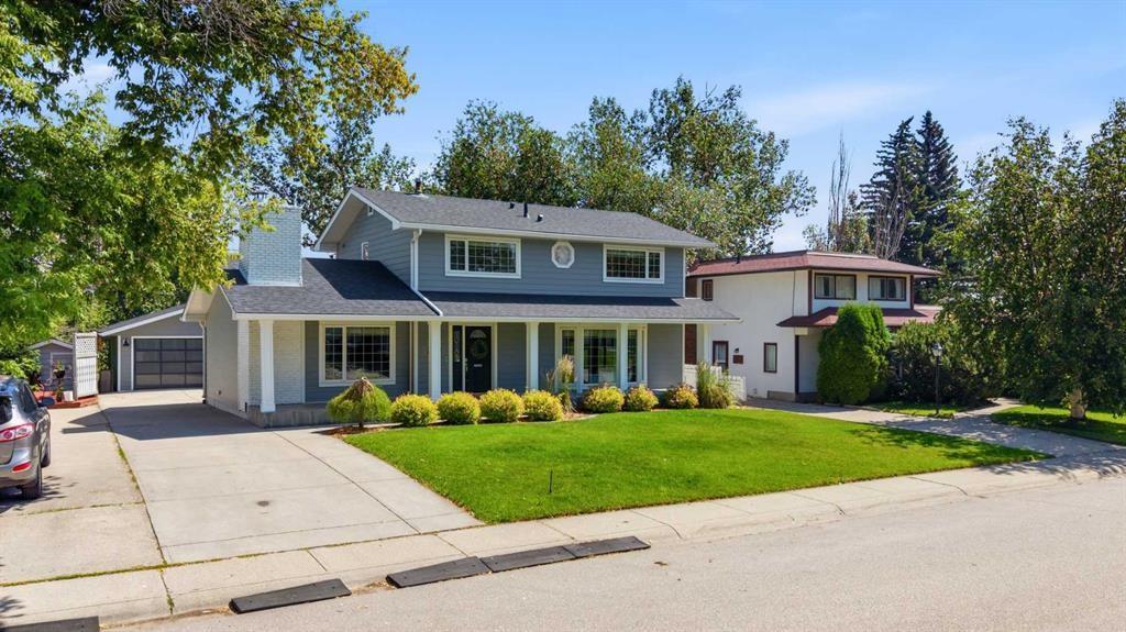 20 Mapleglade Close Se, Calgary, AB - Outdoor With Deck Patio Veranda With Facade