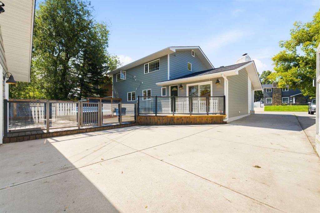 20 Mapleglade Close Se, Calgary, AB - Outdoor With Deck Patio Veranda