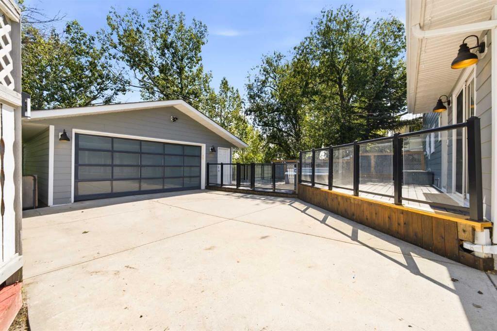 20 Mapleglade Close Se, Calgary, AB - Outdoor With Exterior