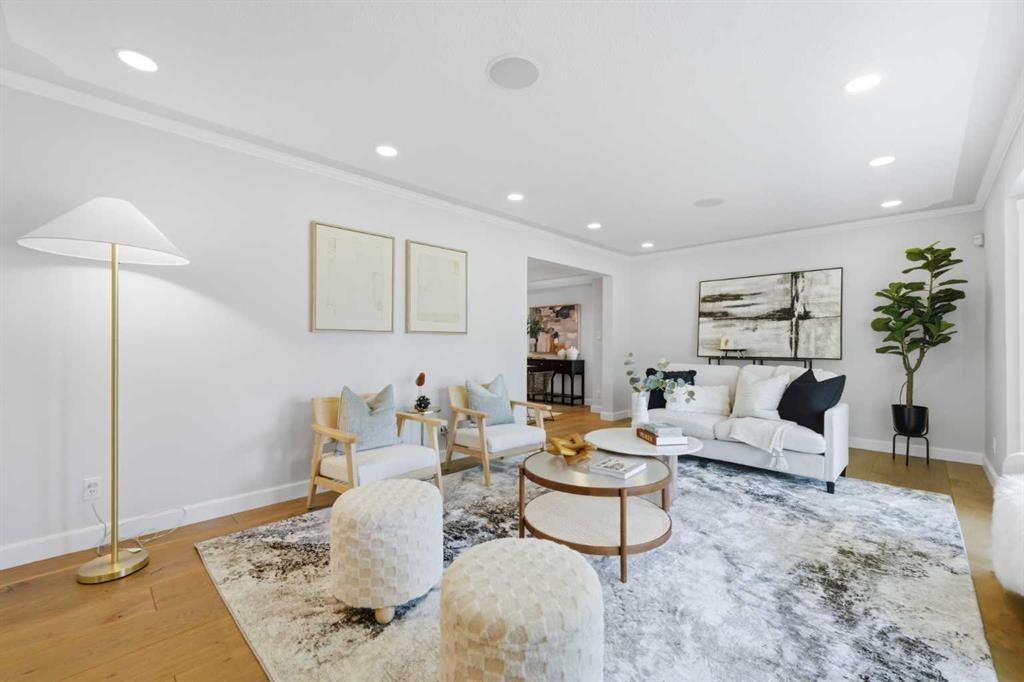 20 Mapleglade Close Se, Calgary, AB - Indoor Photo Showing Living Room
