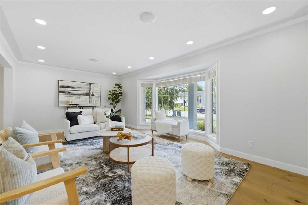 20 Mapleglade Close Se, Calgary, AB - Indoor Photo Showing Living Room