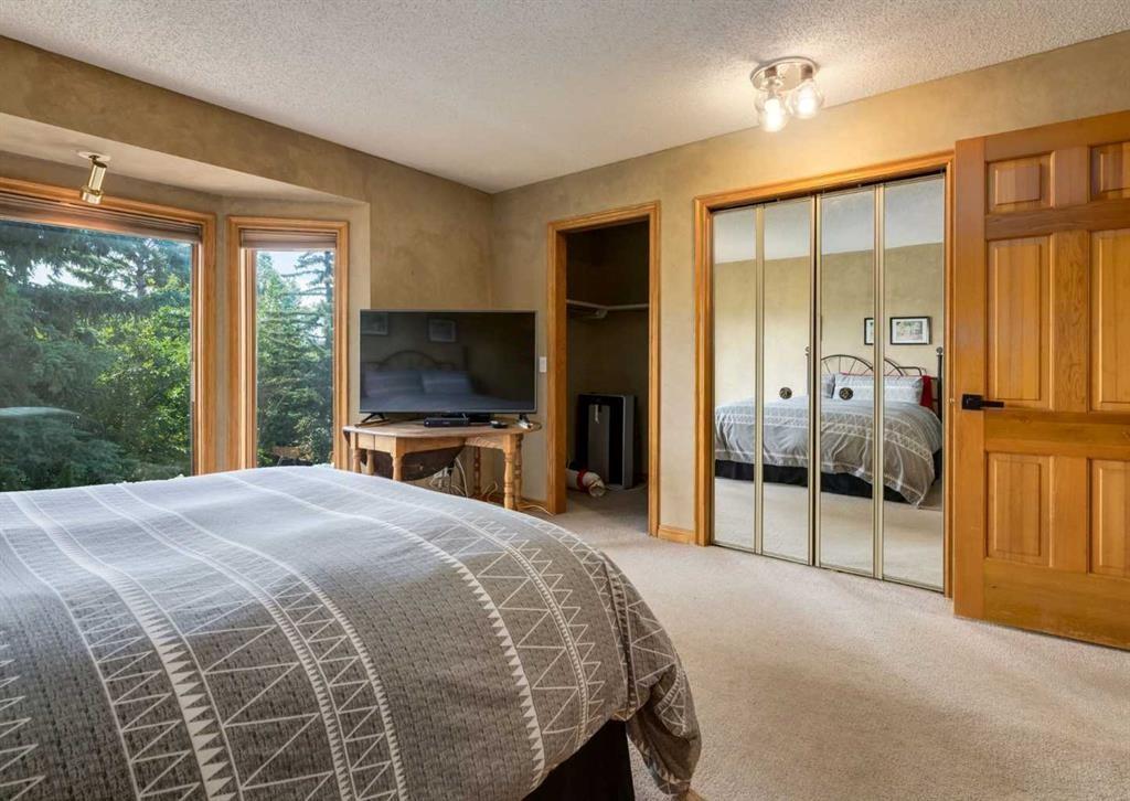 224 Edgedale Drive Nw, Calgary, AB - Indoor Photo Showing Bedroom