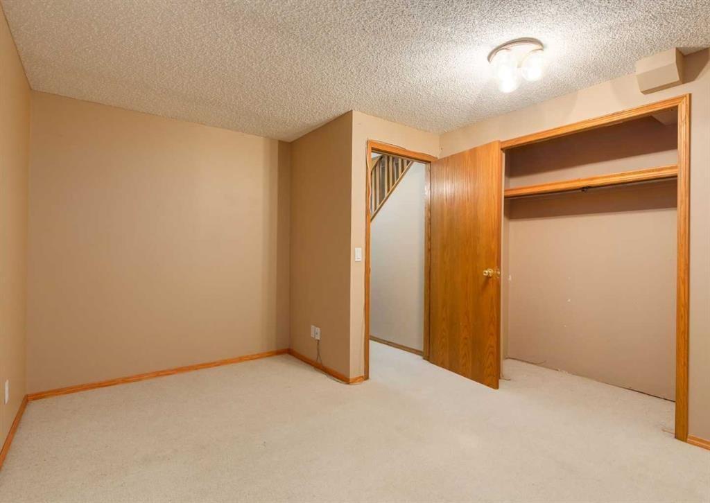 224 Edgedale Drive Nw, Calgary, AB - Indoor Photo Showing Other Room