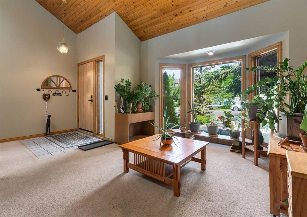 224 Edgedale Drive Nw, Calgary, AB - Indoor Photo Showing Other Room