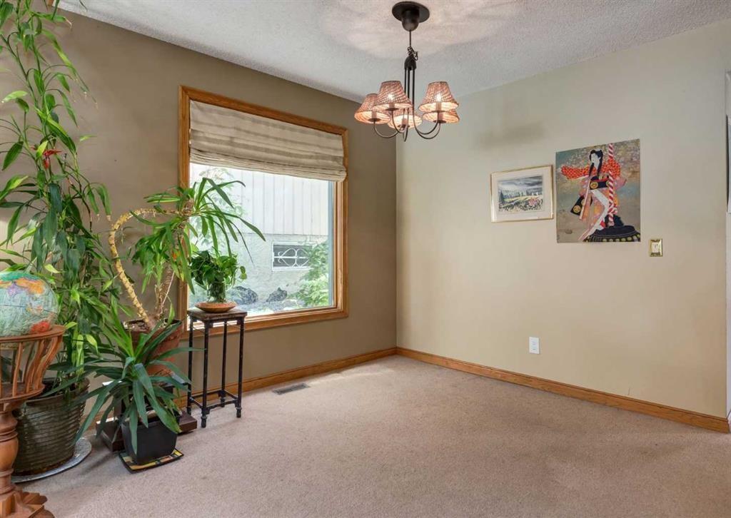 224 Edgedale Drive Nw, Calgary, AB - Indoor Photo Showing Other Room