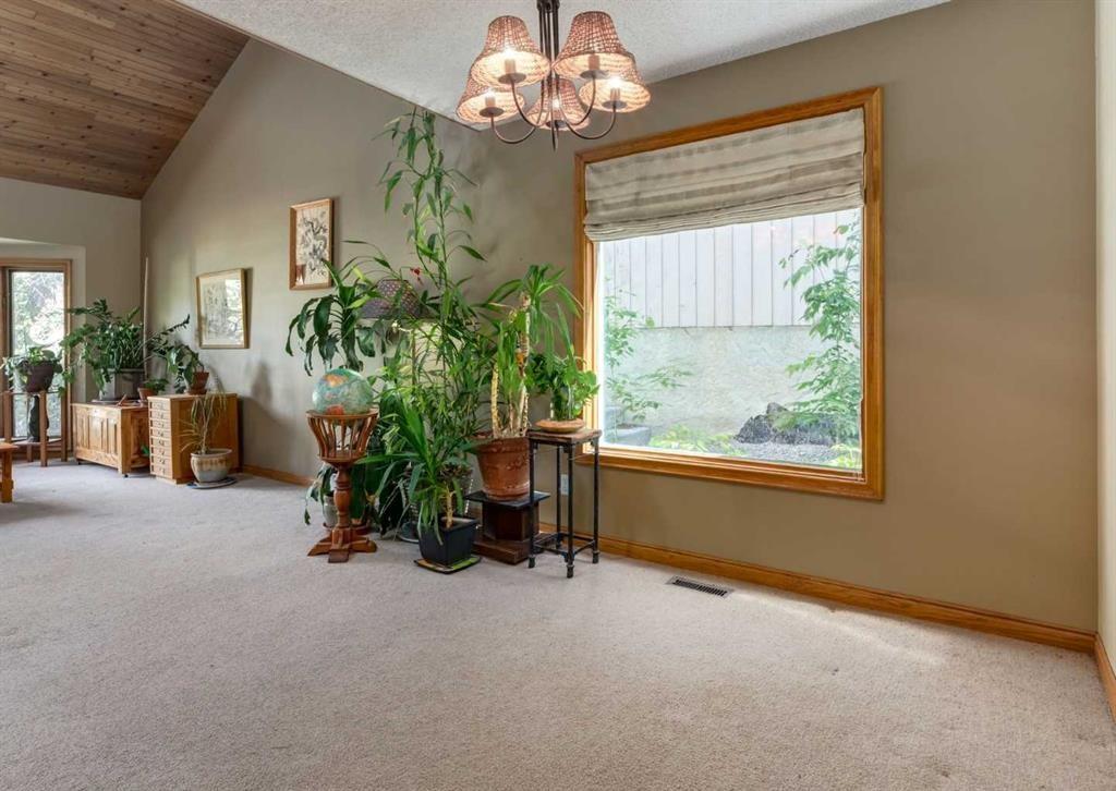 224 Edgedale Drive Nw, Calgary, AB - Indoor Photo Showing Other Room