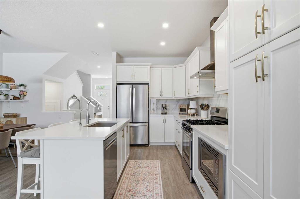 406 Masters Road Se, Calgary, AB - Indoor Photo Showing Kitchen With Upgraded Kitchen