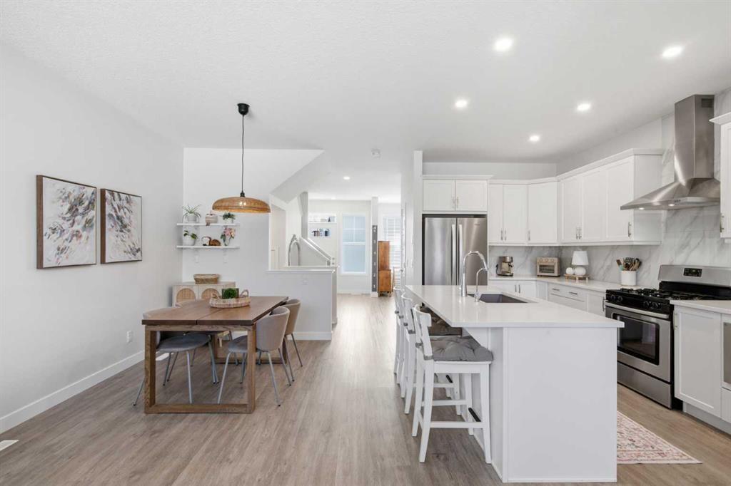 406 Masters Road Se, Calgary, AB - Indoor Photo Showing Kitchen