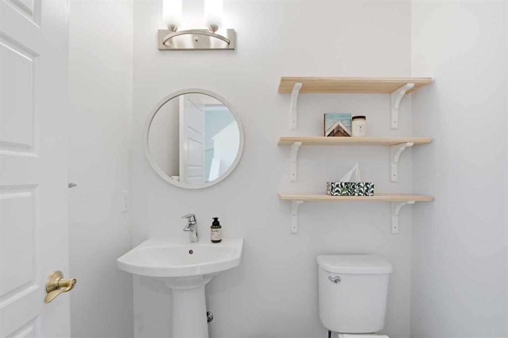 406 Masters Road Se, Calgary, AB - Indoor Photo Showing Bathroom