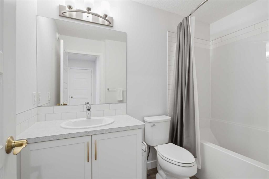406 Masters Road Se, Calgary, AB - Indoor Photo Showing Bathroom