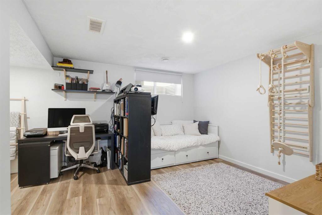 406 Masters Road Se, Calgary, AB - Indoor