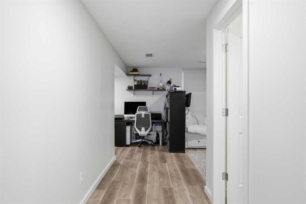 406 Masters Road Se, Calgary, AB - Indoor Photo Showing Other Room