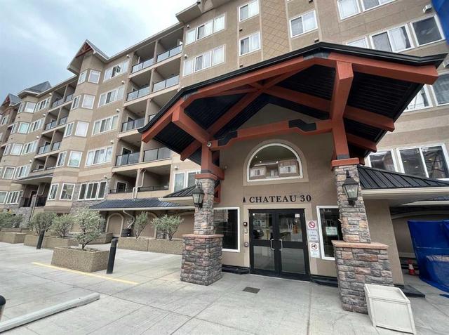305-30 Discovery Ridge Close SW Calgary, AB T3H 4Y3