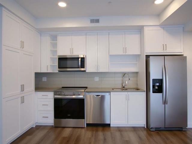217-3107 Warren Street  Calgary, AB T3B 0M2