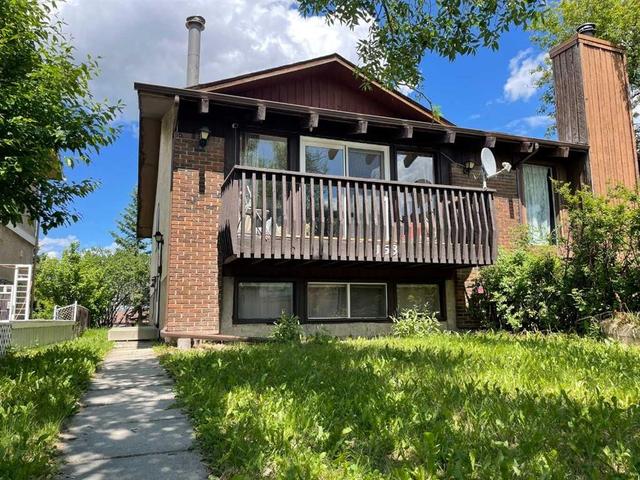 153 Bergen Crescent NW Calgary, AB T3K 1J2