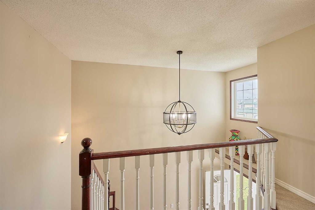 117 Douglas Ridge Circle Se, Calgary, AB 