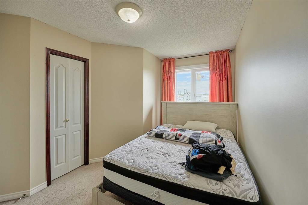 117 Douglas Ridge Circle Se, Calgary, AB 