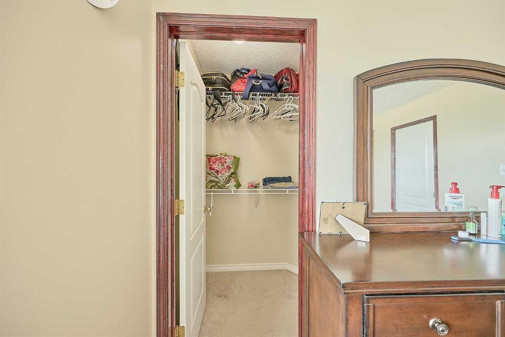 117 Douglas Ridge Circle Se, Calgary, AB 