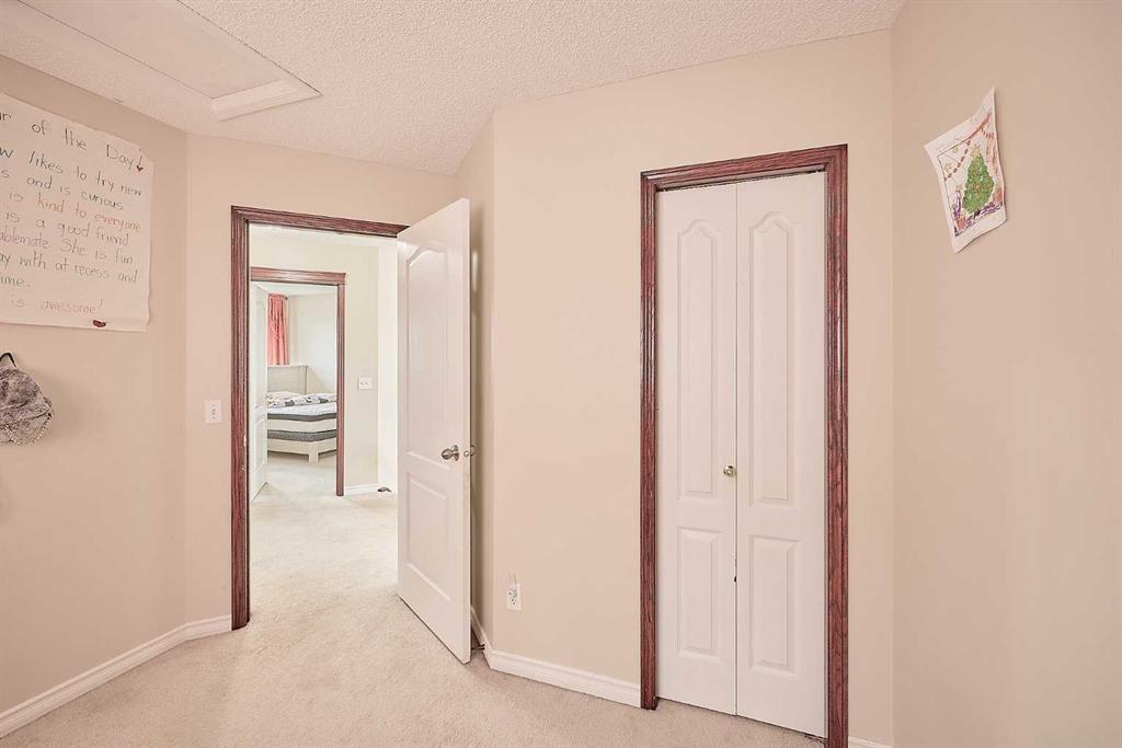 117 Douglas Ridge Circle Se, Calgary, AB 