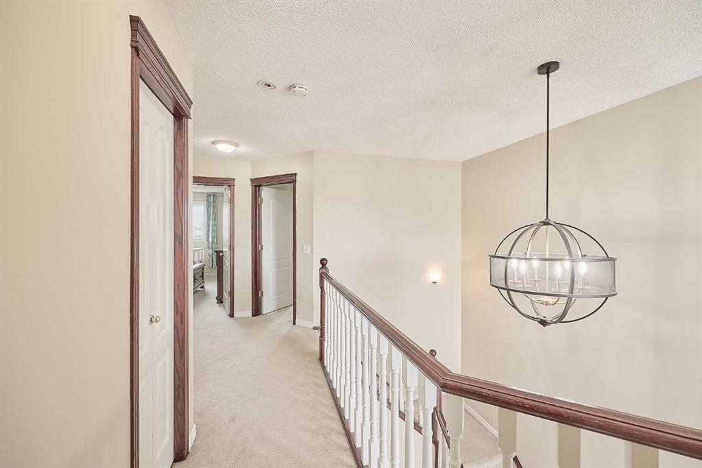 117 Douglas Ridge Circle Se, Calgary, AB 