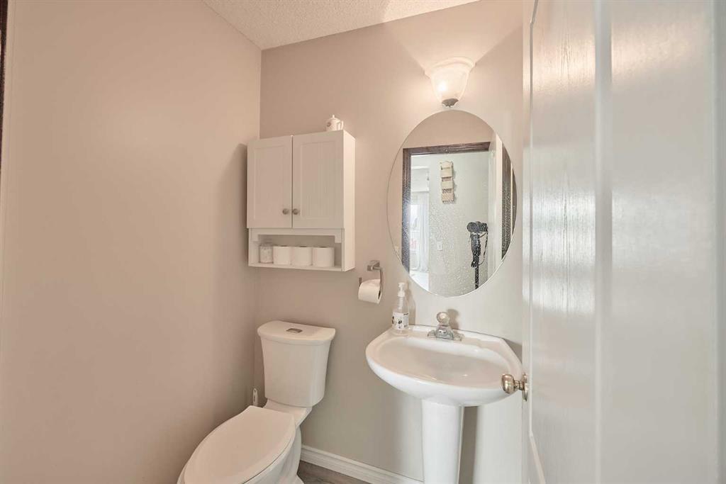 117 Douglas Ridge Circle Se, Calgary, AB 