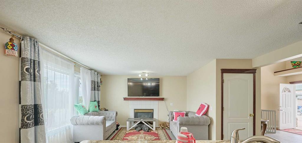 117 Douglas Ridge Circle Se, Calgary, AB 