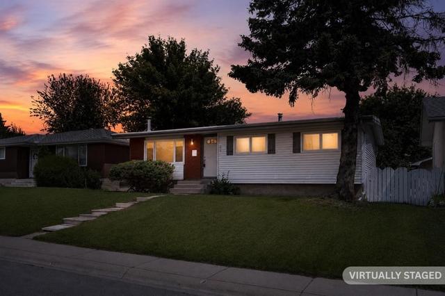 916 Mayland Drive NE Calgary, AB T2E 6C4