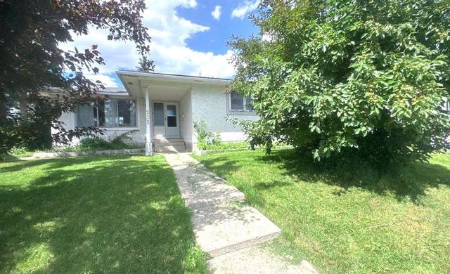 235 Penbrooke Close SE Calgary, AB T2A 3N9